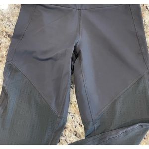 North face yoga pants, beautiful color, great condition, textured mater…